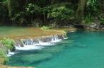 Piscinas de águas azuis em forma de terraços em Semuc Champey, na Guatemala